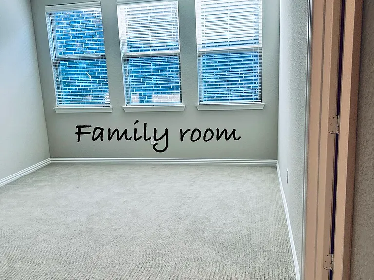 1307 Bailey Ln — Photo 5