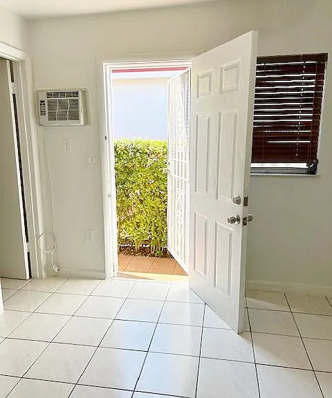 6488 SW 25th St — Photo 2