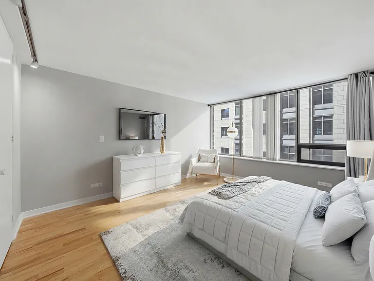 233 E Erie St #1301 — Photo 4