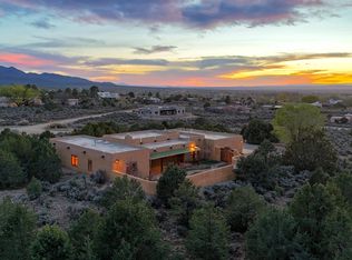 1479 Monterey Dr, Taos, NM 87571