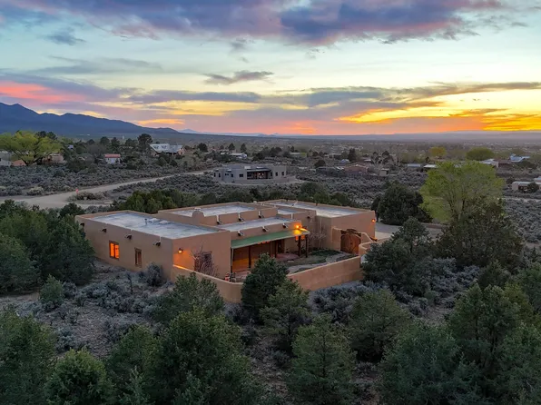 1479 Monterey Dr, Taos, NM 87571