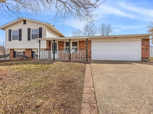 2225 Country Forest Dr, Imperial, MO 63052