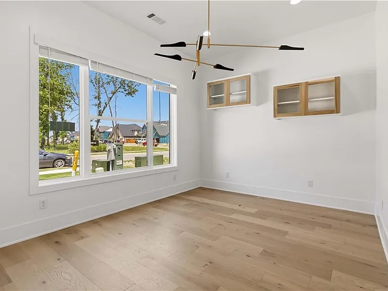 4413 S 88th St — Photo 11