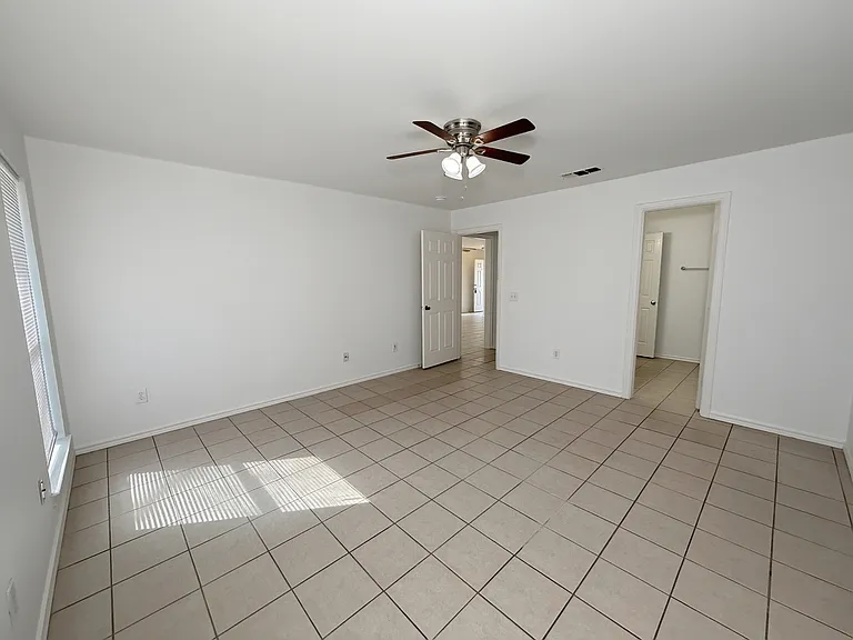 931 S Farmington Rd — Photo 6