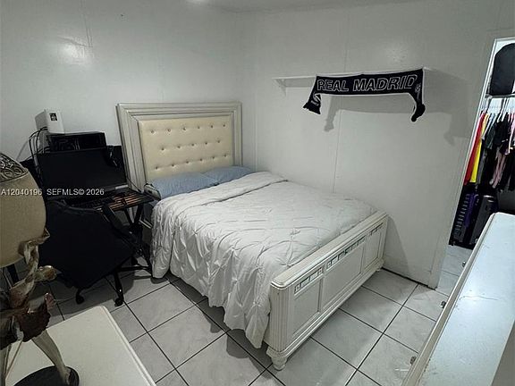 4th image of 1013 SW 128th Ave