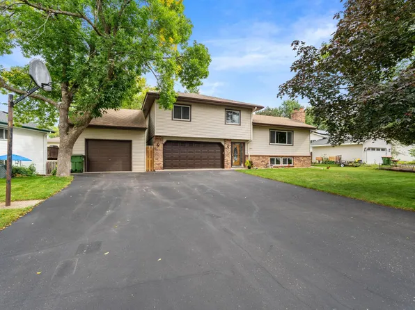 8653 Brant St NE, Blaine, MN 55014