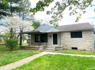 18 Center St, Worthington, IN 47471