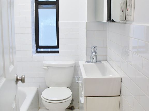 4th image of 220 E 78th St APT 8