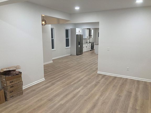 5th image of 1905 W 50th St