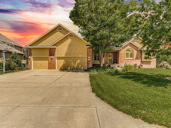 2nd image of 126 S Coach House Rd