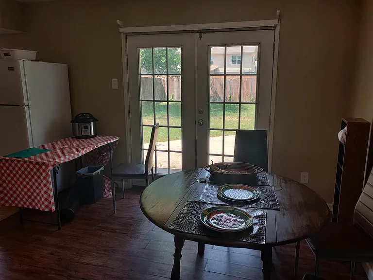 4413 Hanover Dr — Photo 2