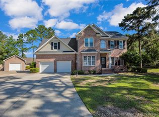 911 Camargo Ct, Hope Mills, NC 28348