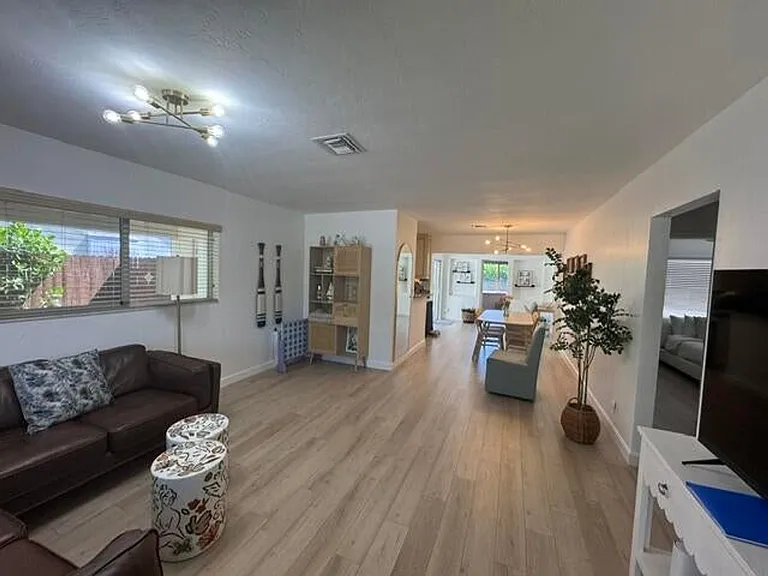 632 SW 8th Ave — Photo 5