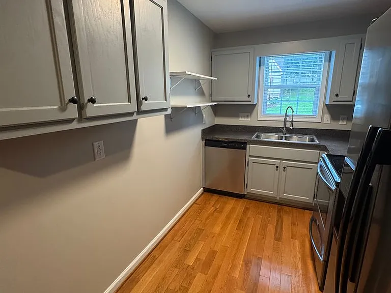1232 Camelot Ct NE — Photo 8