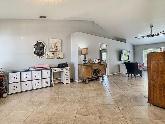 5th image of 1006 Chateau Cir