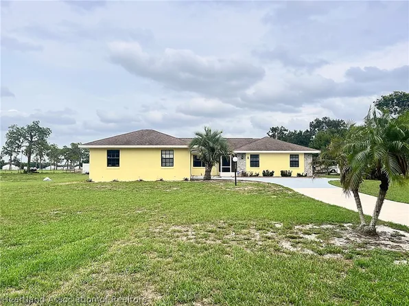 111 Revson Ave, Sebring, FL 33876