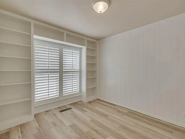 3057 W Wilshire Blvd — Photo 12