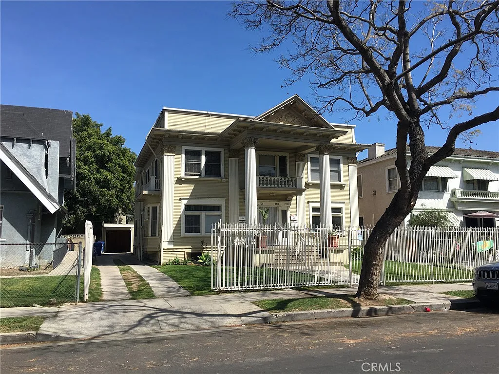 3 bed, 1020 sqft, $3,100 — Photo 1