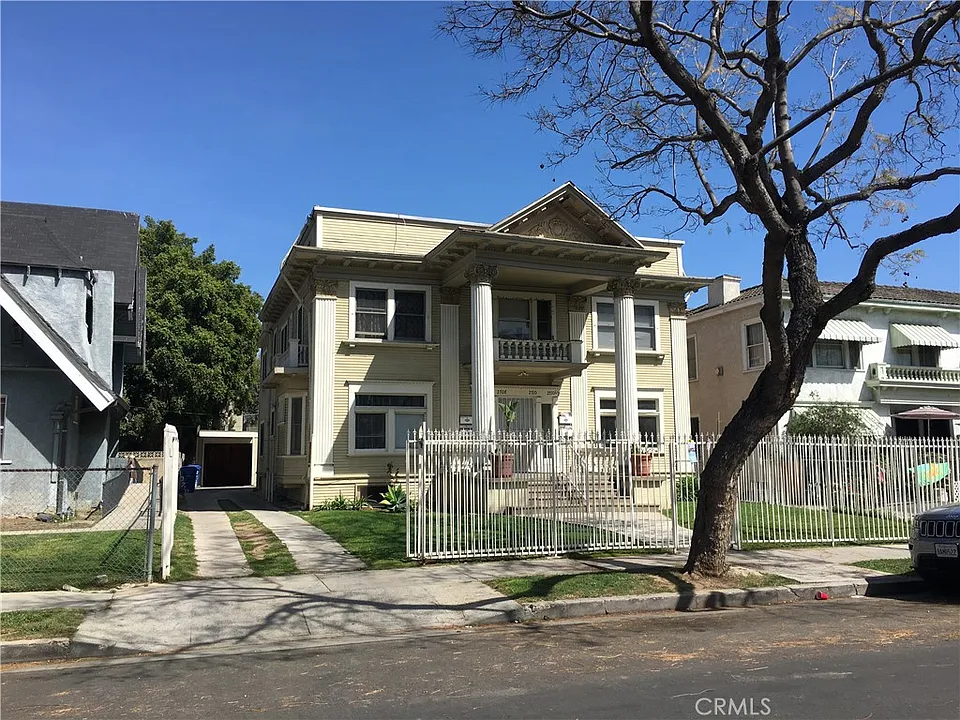 2710 Raymond Ave