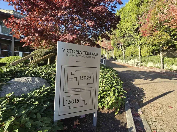 15025 Victoria Ave #401, White Rock, BC V4B 1G2