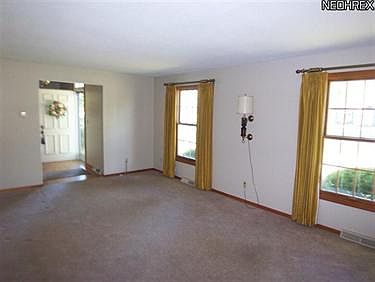 4th image of 821 Lincoln St
