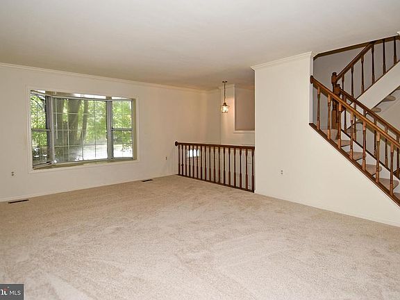 5th image of 9582 Lindenbrook St