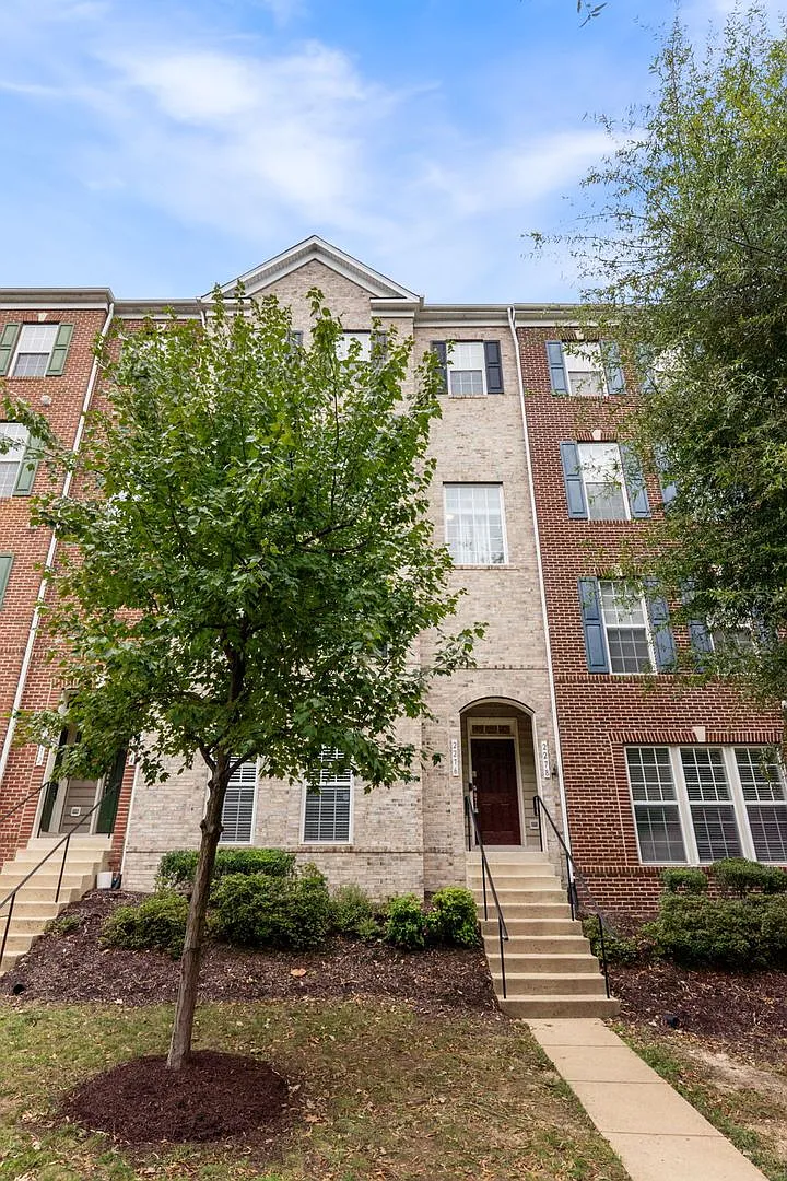 Spacious home in Potomac Club with brand new fully painted walls! — Photo 4