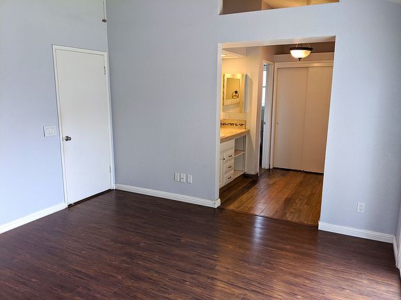 4th image of 1104 Palo Alto Ave