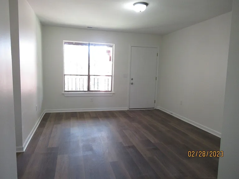 251 Rast St #L8 — Photo 17