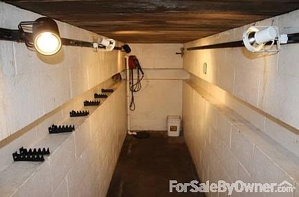 Pit bay
						:
						Pit has compressed air, track lighting, sump pump and electrical outlets.