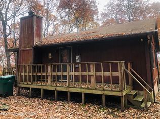 120 Chipmunk Rd, Bushkill, PA 18324