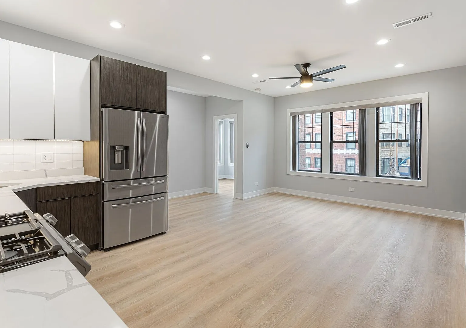 3 bed, 810 sqft, $2,950 — Photo 1