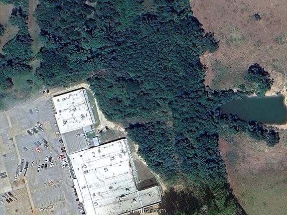 3rd image of 1025 E Loop 304