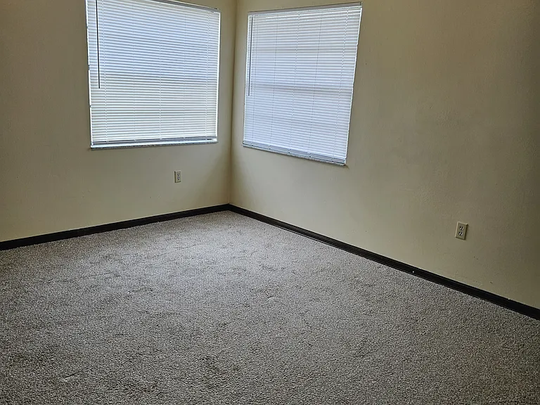 691 Royalty Ct — Photo 6