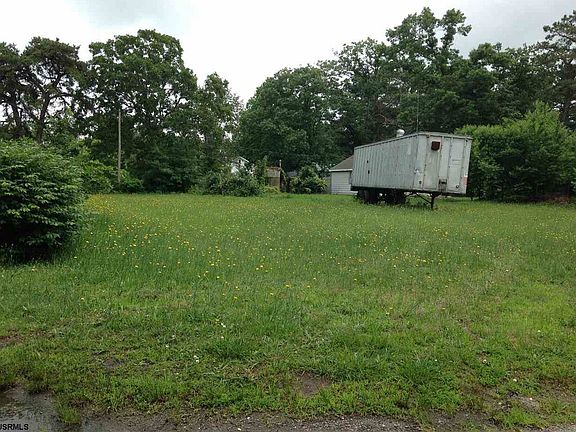 2nd image of 904 Grube Ave