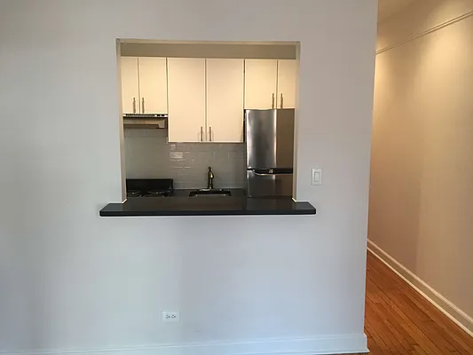 Rented by Metropolis Real Estate of Manhattan | media 27