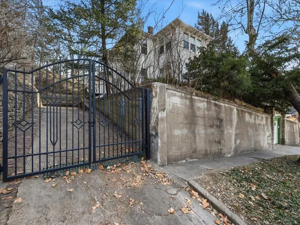 103 S 3rd St, Council Bluffs, IA 51503