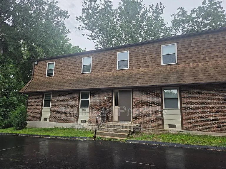 1302 E T C Lea Rd #T — Photo 2