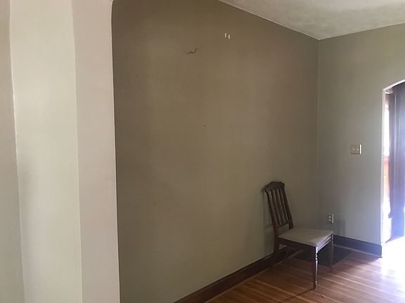 4th image of 4050 Central Ave