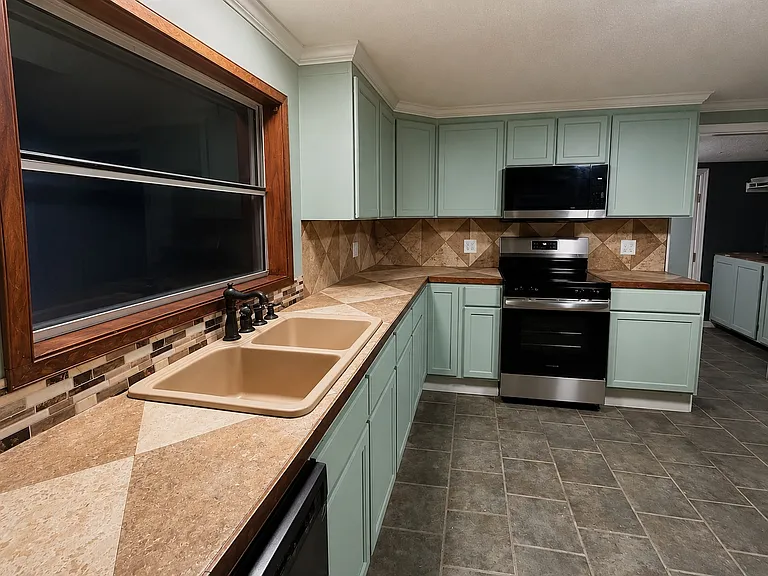 506 N Hartford Ave — Photo 4