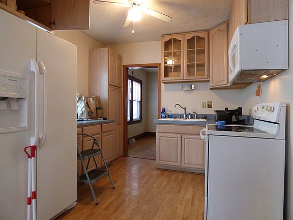 3rd image of 2359 Thomas Ave N