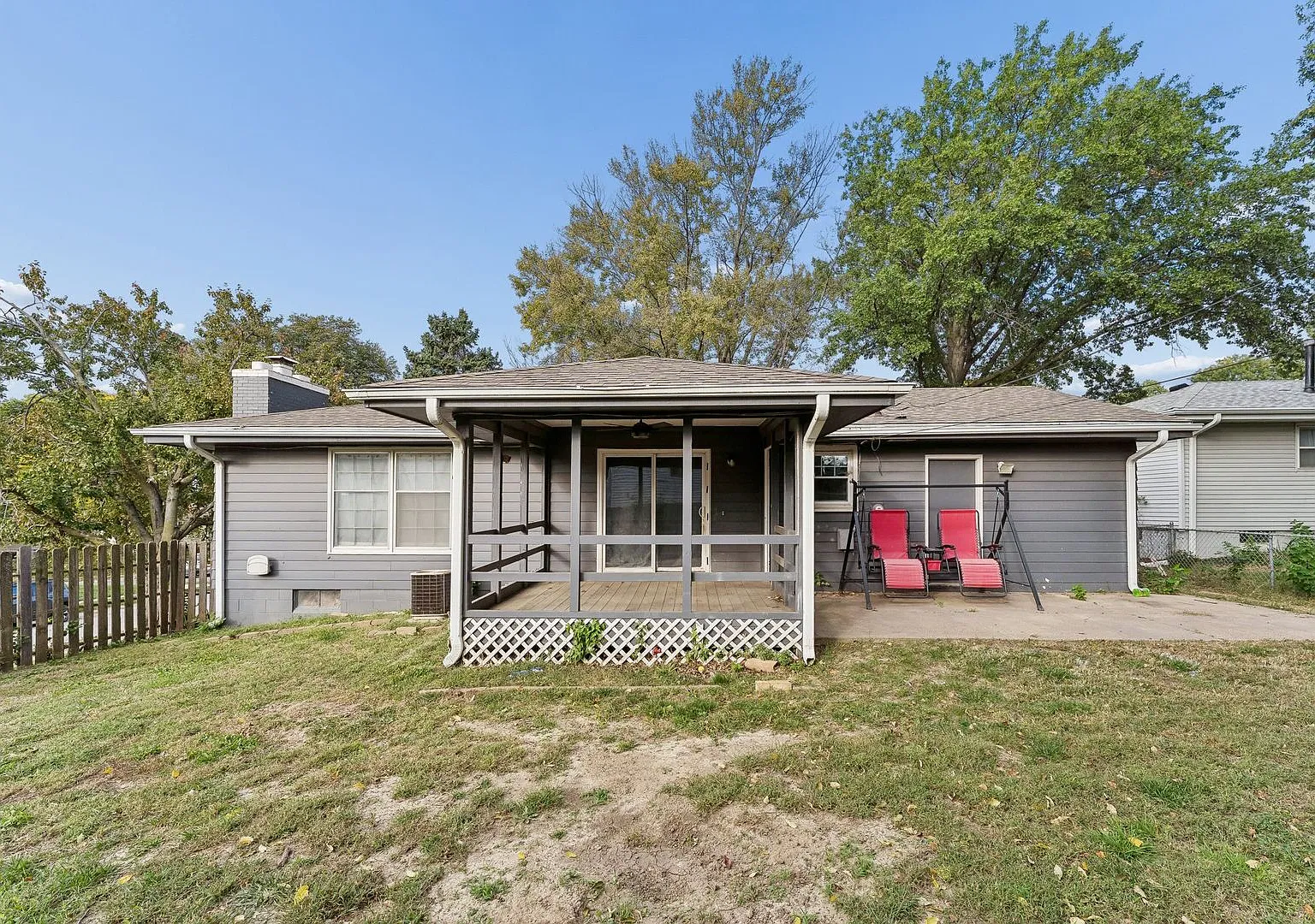 Beautifully Updated 4-Bedroom Home + Bonus 5th Room in Southwest Omaha! — Photo 2