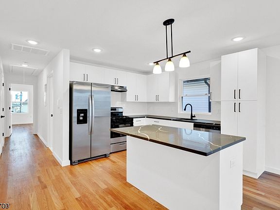 3rd image of 746 Seaport Dr #B