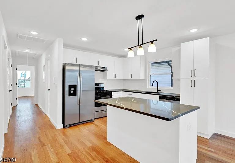 746 Seaport Dr #B — Photo 3