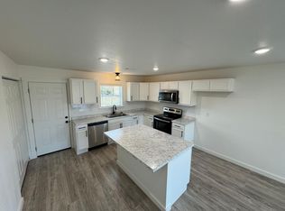 909 S Hollywood Ave, Fayetteville, AR 72701
