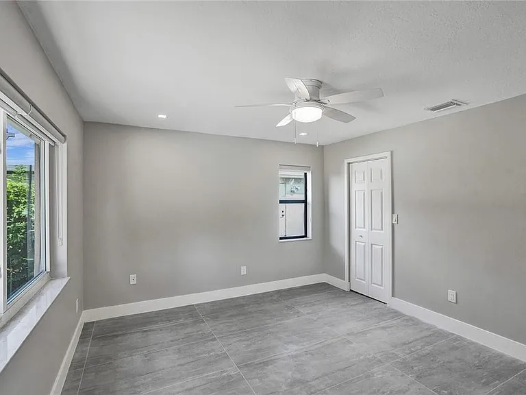 11627 SW 50th St — Photo 32