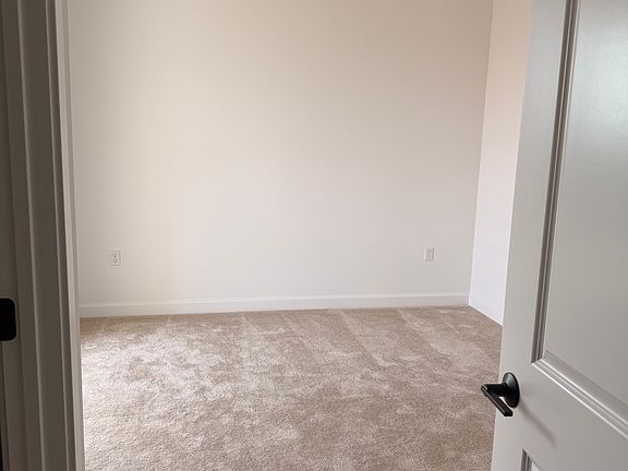 5th image of 865 Cheyne Loop Unit 5