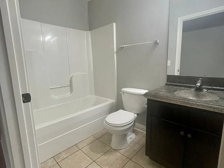 Twin Lakes Apartments — Photo 16