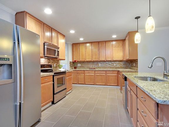 5th image of 17914 93rd Ave E