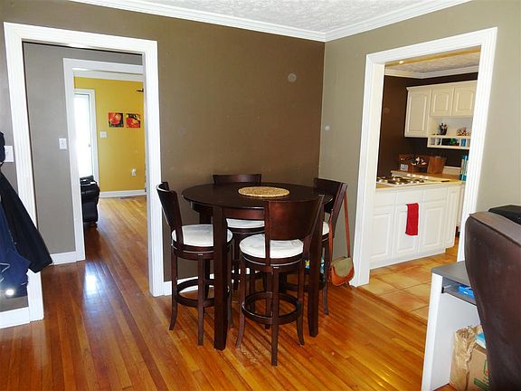 4th image of 428 E Hillcrest Dr